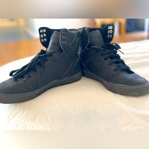 Gently worn SUPRA all black high tops size 9